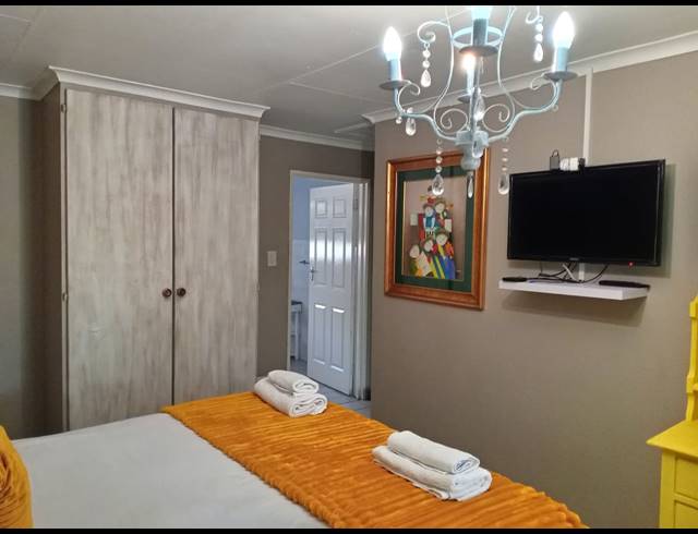 7 BEDROOM HOUSE FOR SALE IN NOORDRAND
